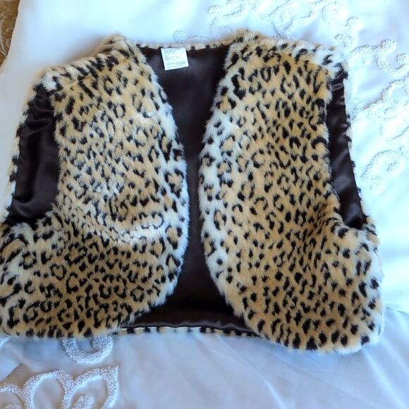 Girls Faux Fur Cheetah  🐆 Vest NWOT - Picture 1 of 9